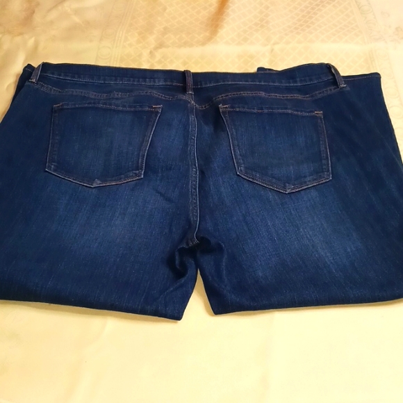 Old Navy Blue Jean Curvy. 18 short 5 pockets zipper closure with button relax - Picture 3 of 4